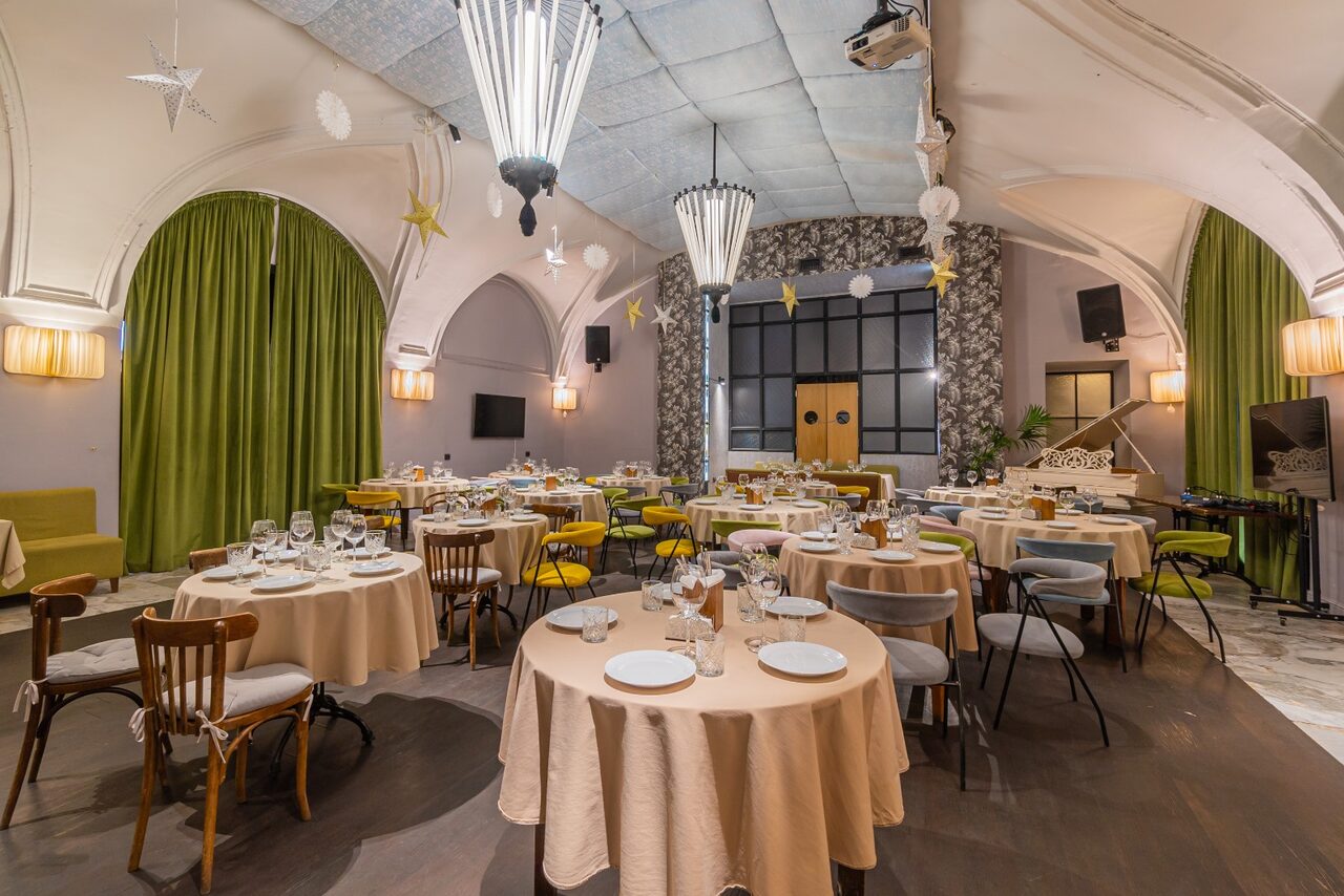 Арендовать Лендок. Банкетный зал в историческом здании 