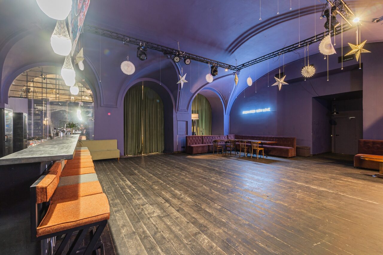 Арендовать Лендок. Банкетный зал в историческом здании 