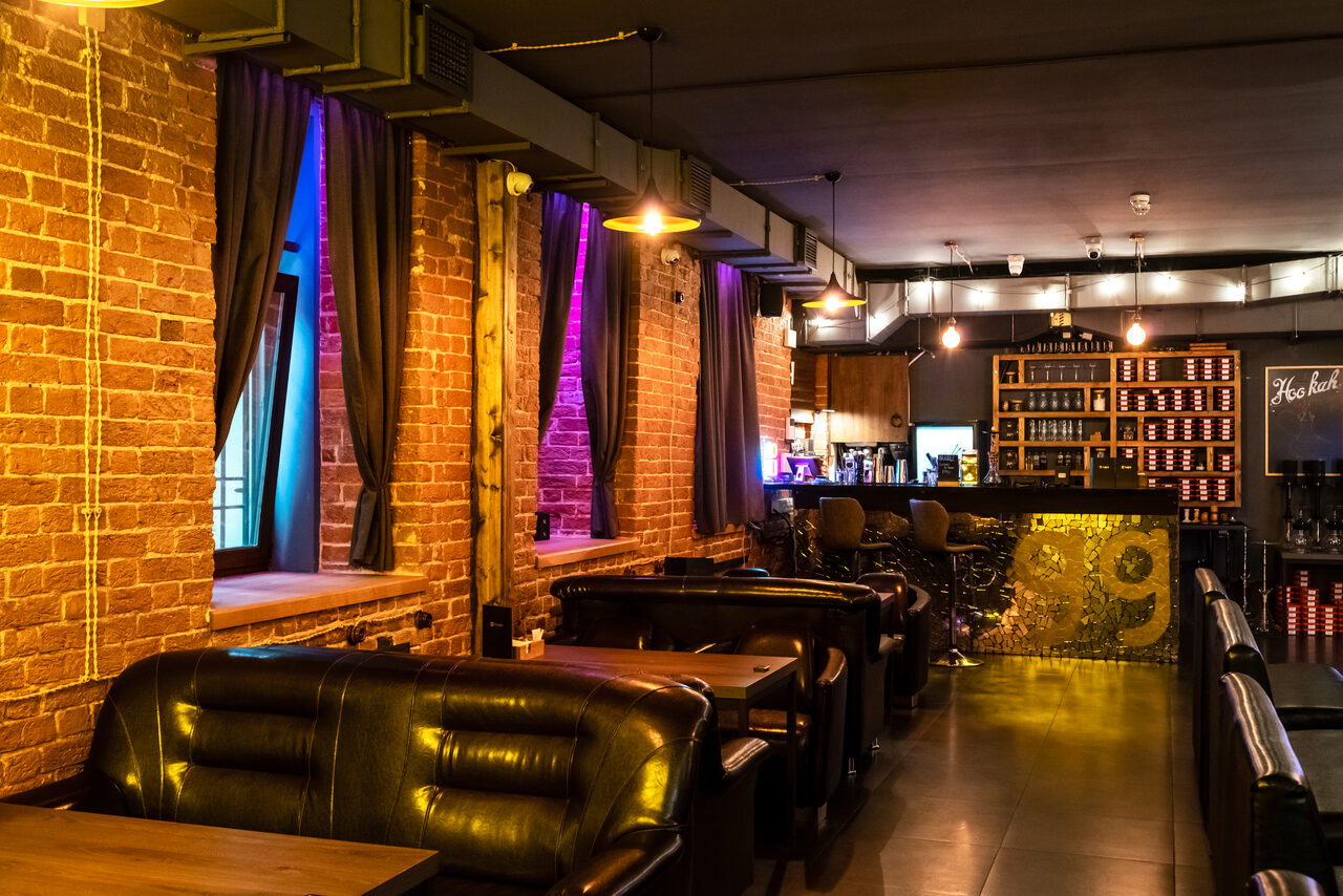 Арендовать Атмосферный лофт-бар с проектором