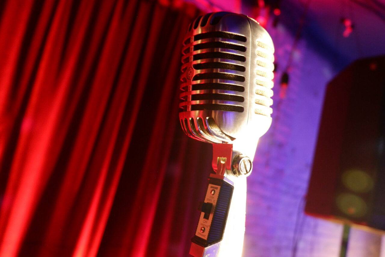 Арендовать Лофт-зал с кирпичными стенами