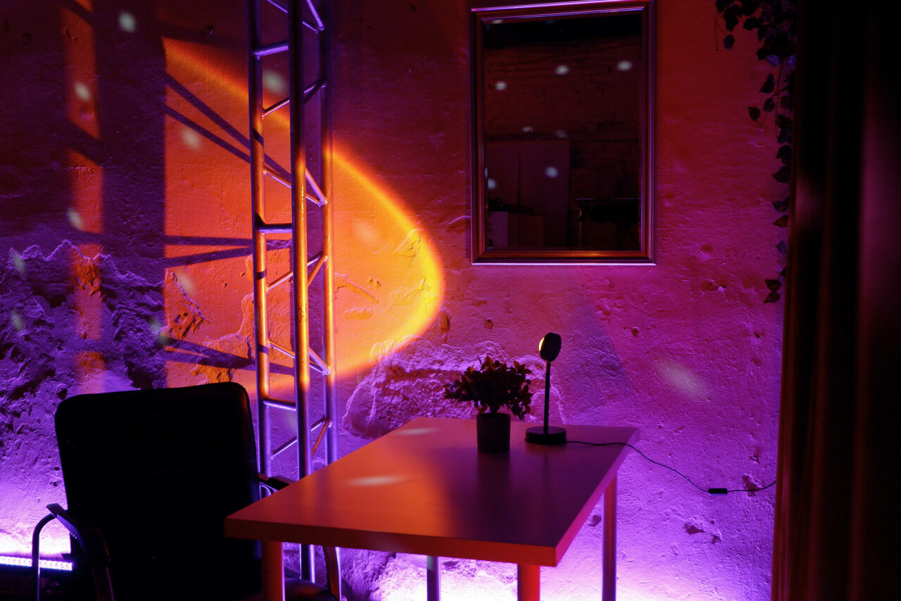 Арендовать Лофт-зал с кирпичными стенами