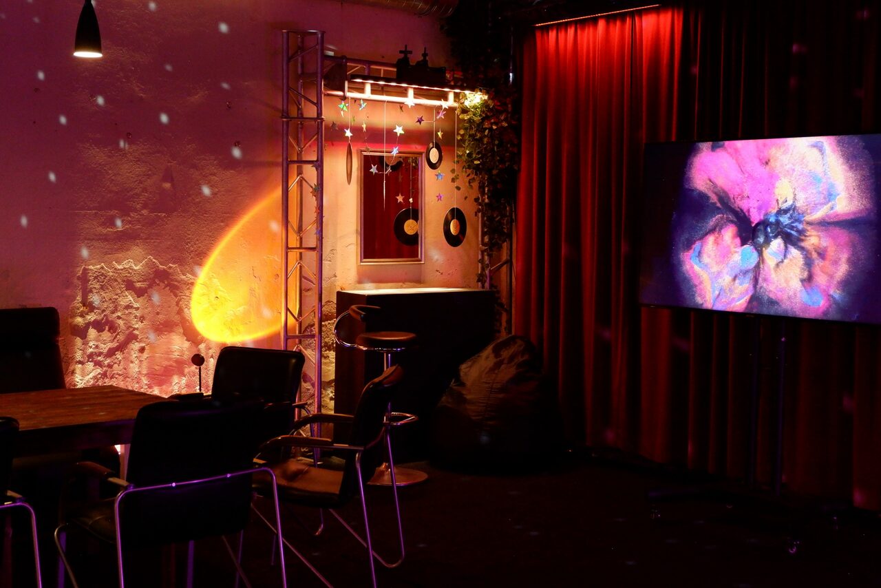 Арендовать Пианино Лофт (PianoLoft). Лофт-зал с кирпичными стенами