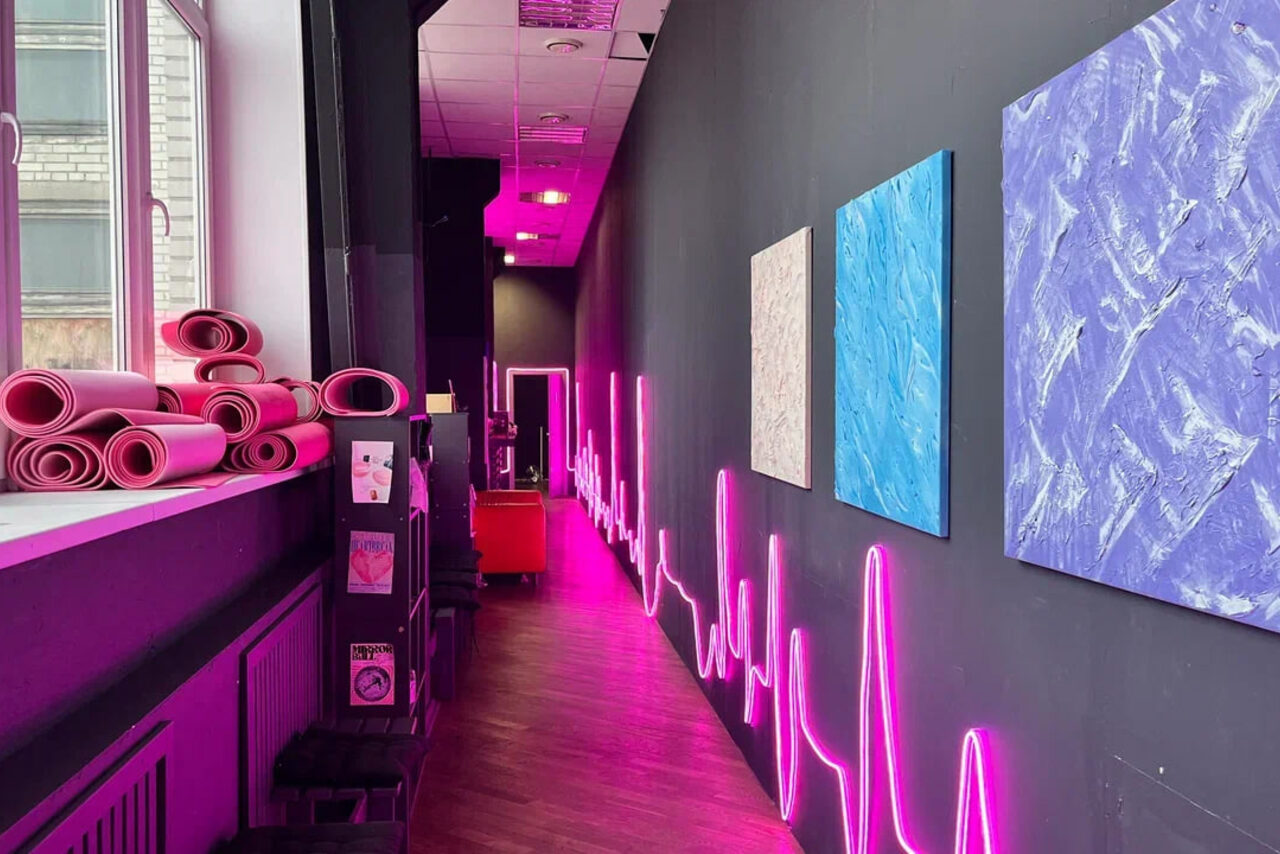 Арендовать Просторный стилизованный зал