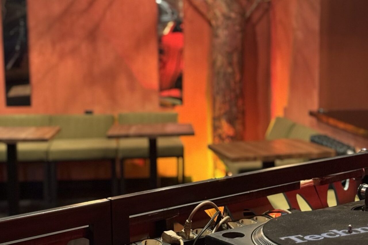 Арендовать Клубное пространство с барной стойкой