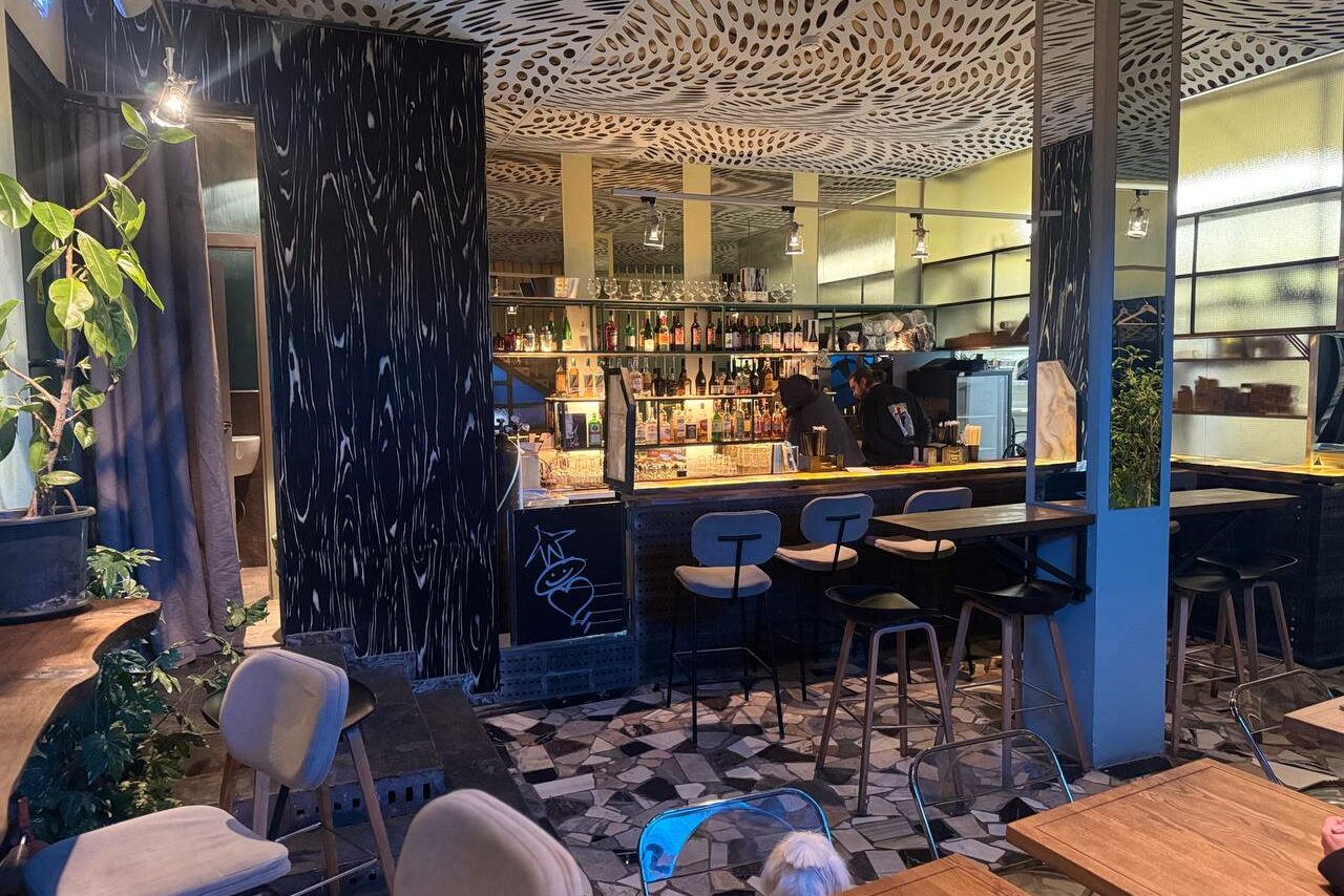 Арендовать Клубное пространство с барной стойкой