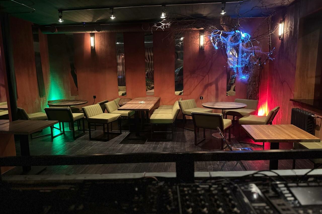 Арендовать Клубное пространство с барной стойкой