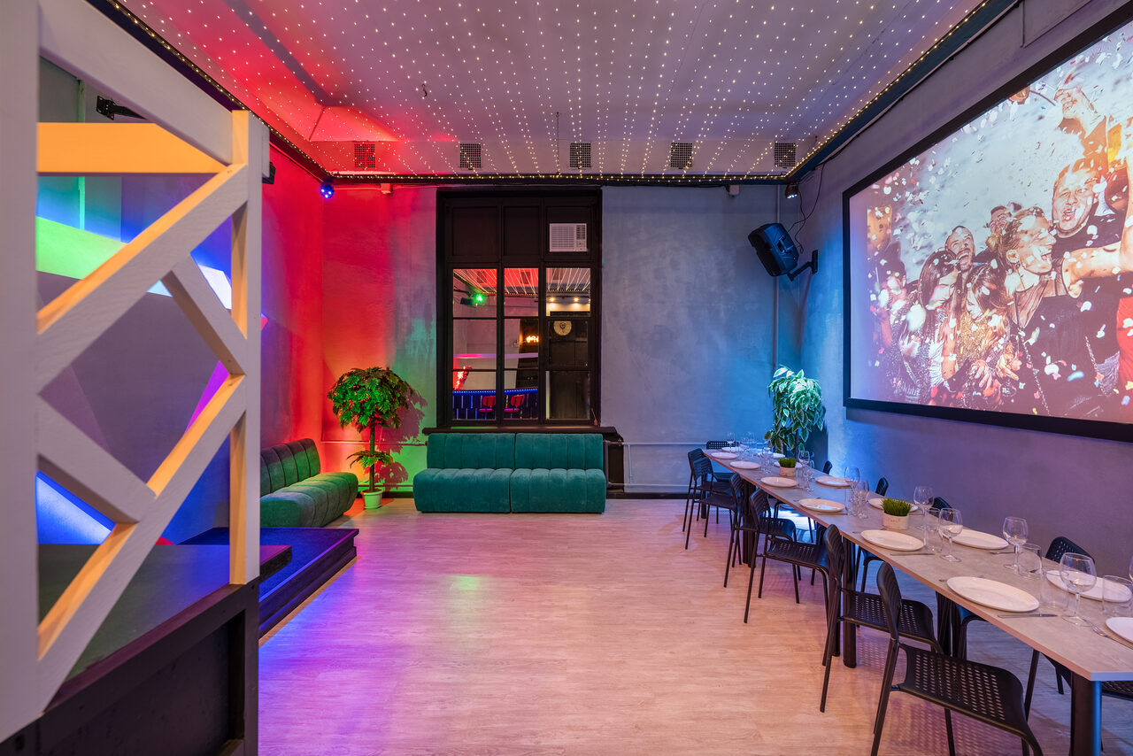 Арендовать Яркий лофт с большим экраном