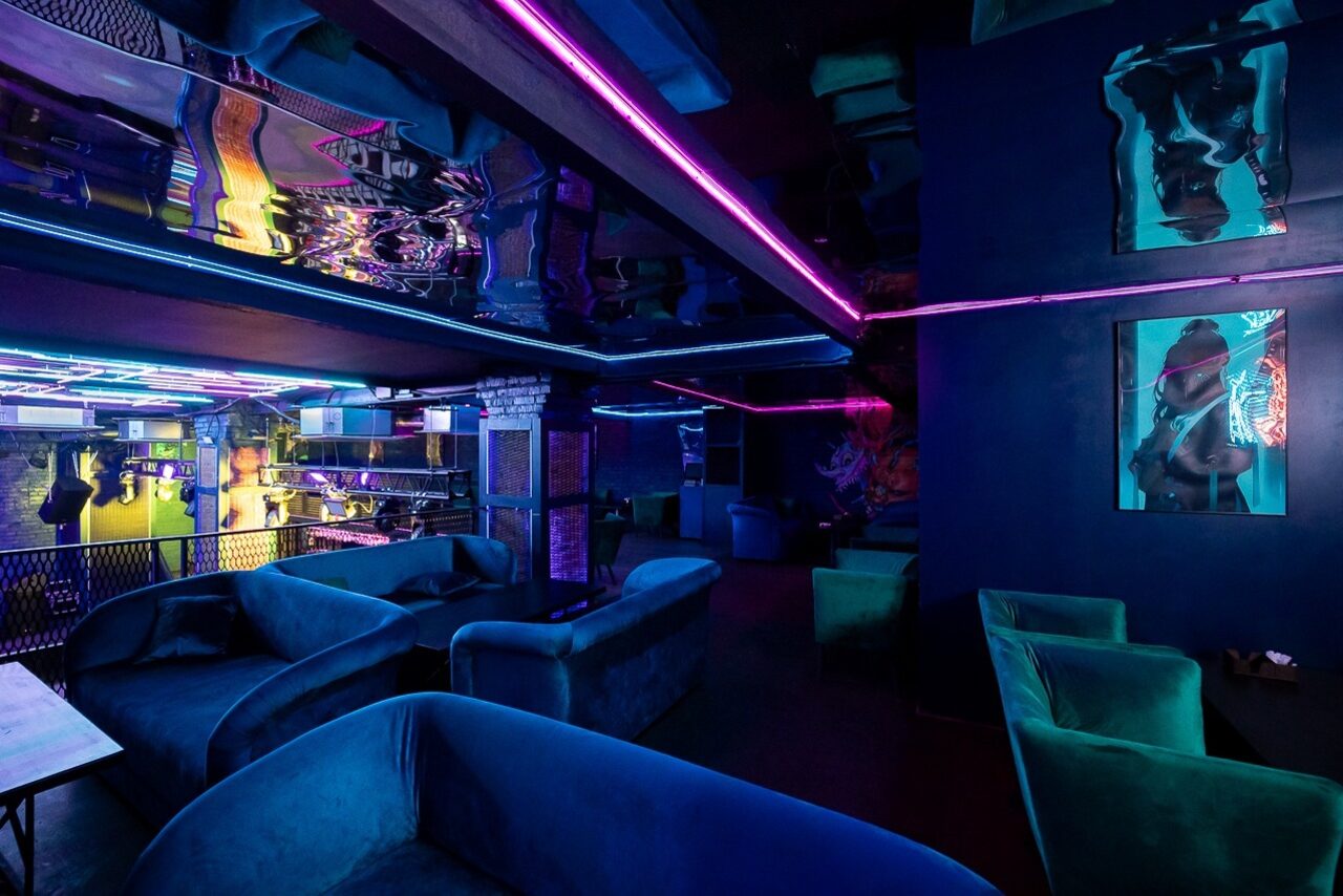 Арендовать Клуб в неоновом стиле