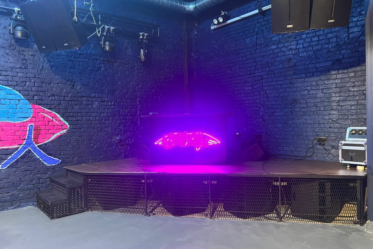 Арендовать Клуб в неоновом стиле