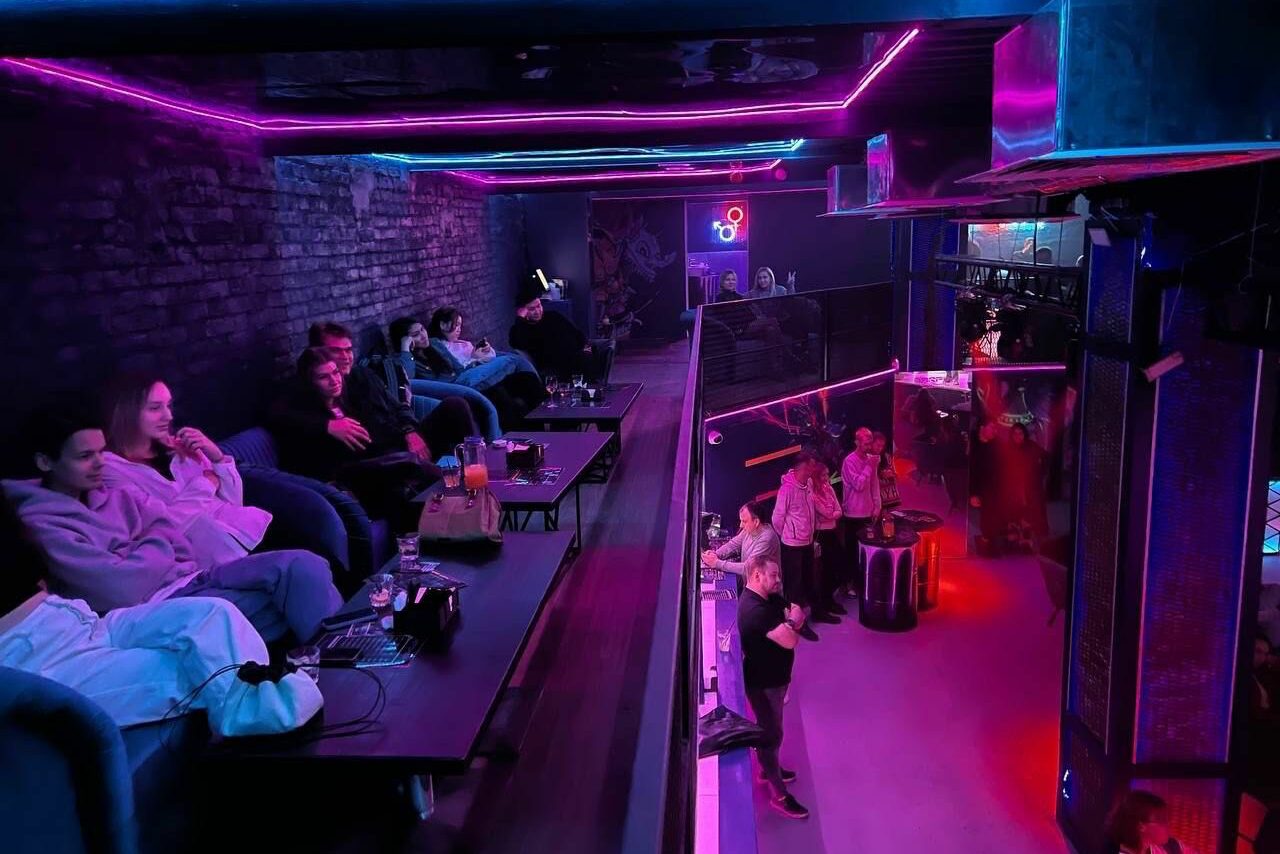 Арендовать Клуб в неоновом стиле