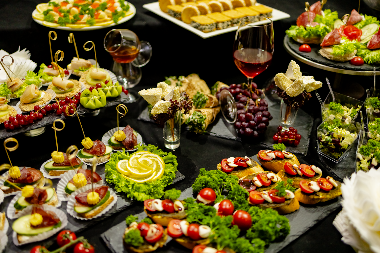 Арендовать Просторный лофт со сценой и фотозонами