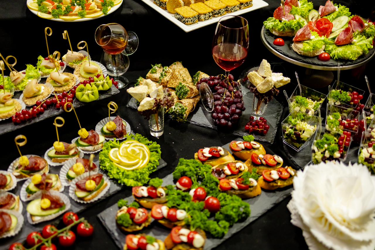 Арендовать Просторный лофт со сценой и фотозонами