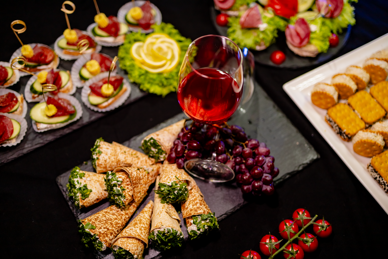 Арендовать Просторный лофт со сценой и фотозонами