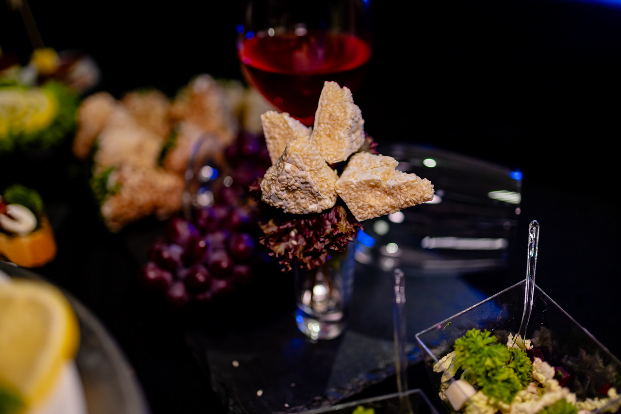 Арендовать Просторный лофт со сценой и фотозонами