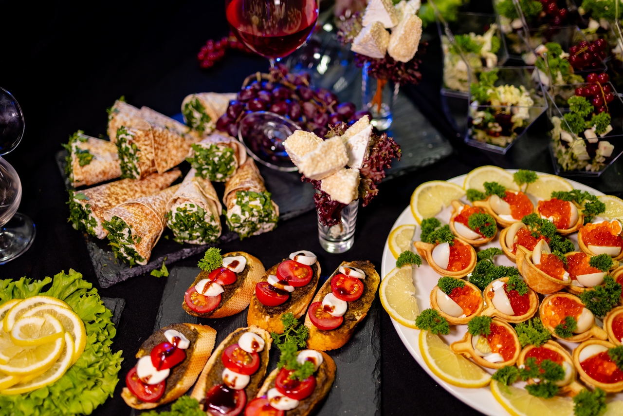 Арендовать Просторный лофт со сценой и фотозонами