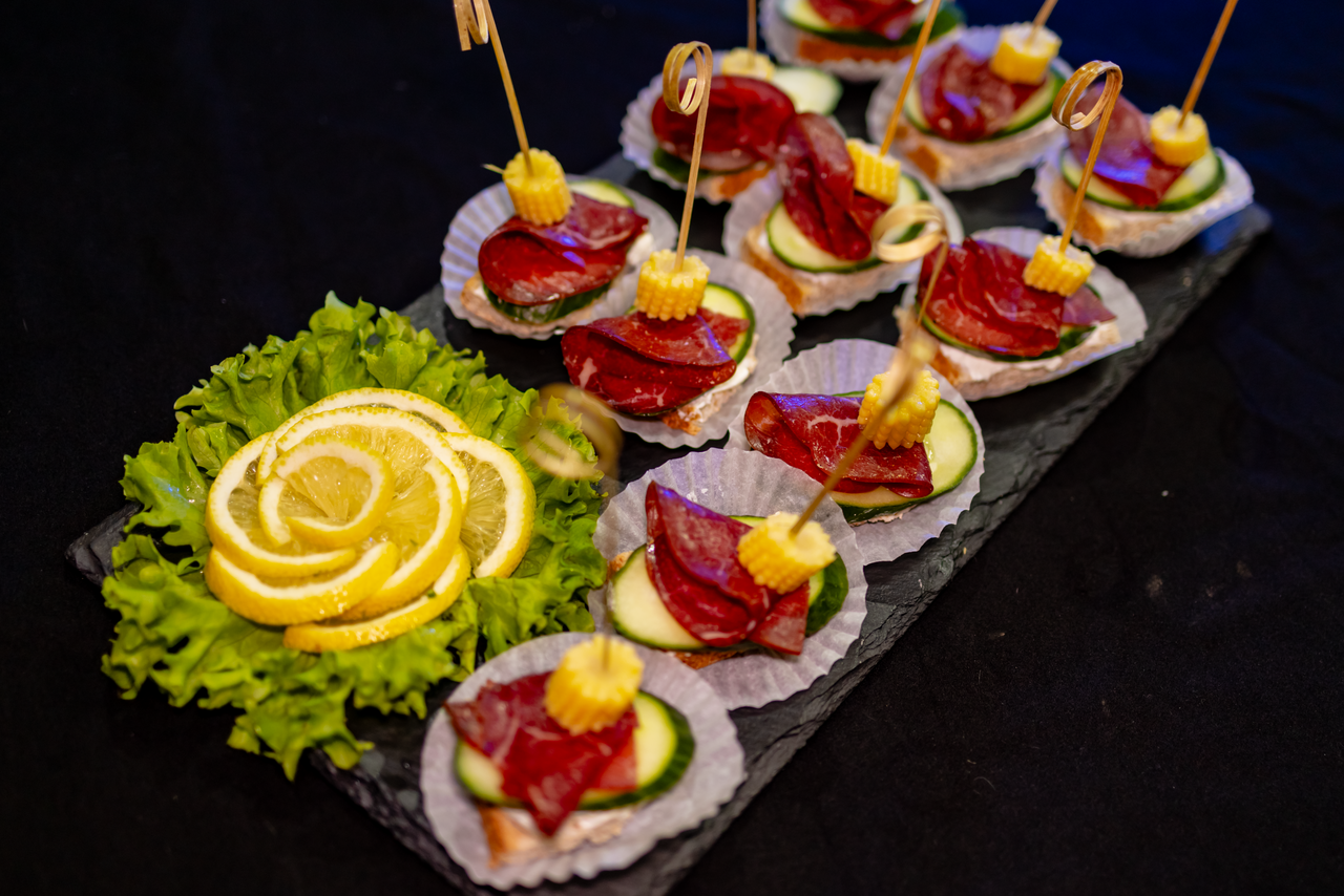 Арендовать Просторный лофт со сценой и фотозонами