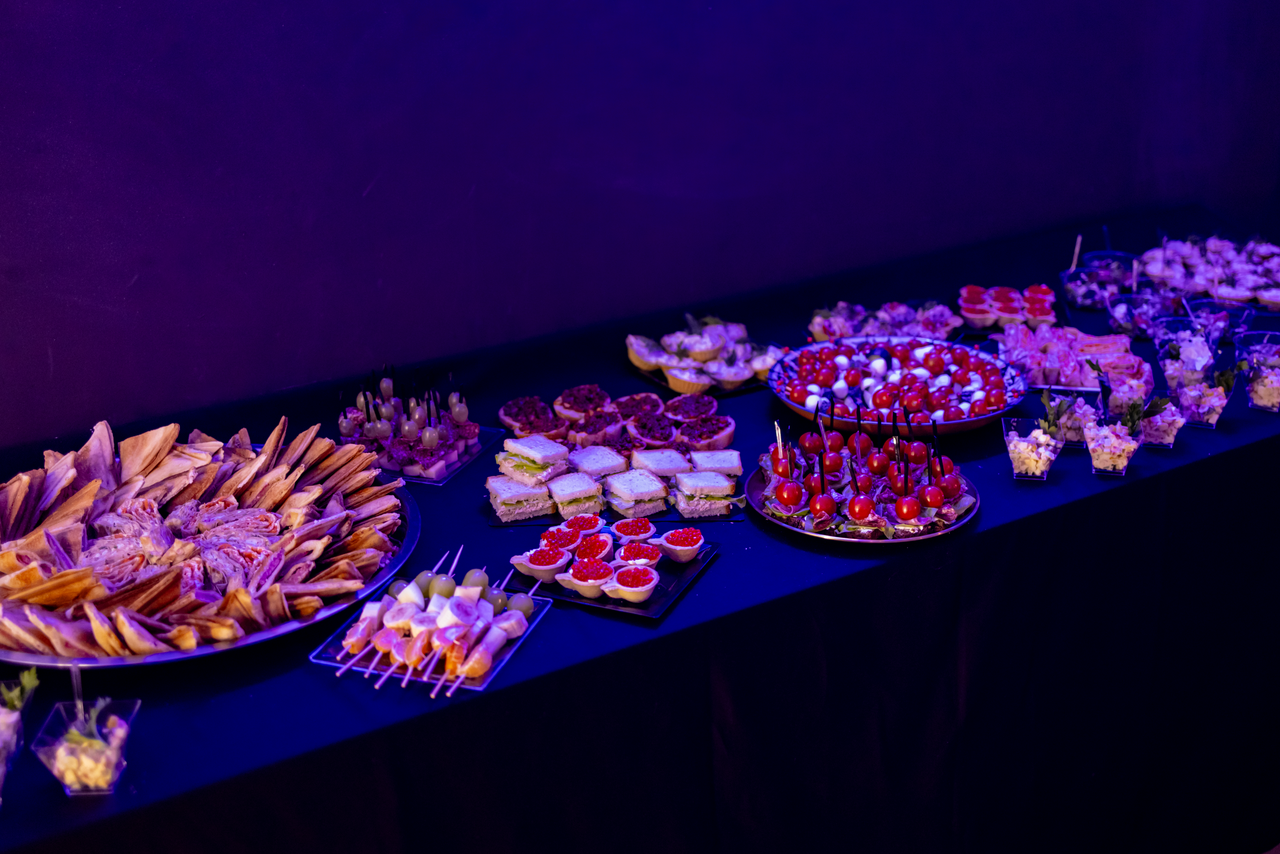 Арендовать Просторный лофт со сценой и фотозонами