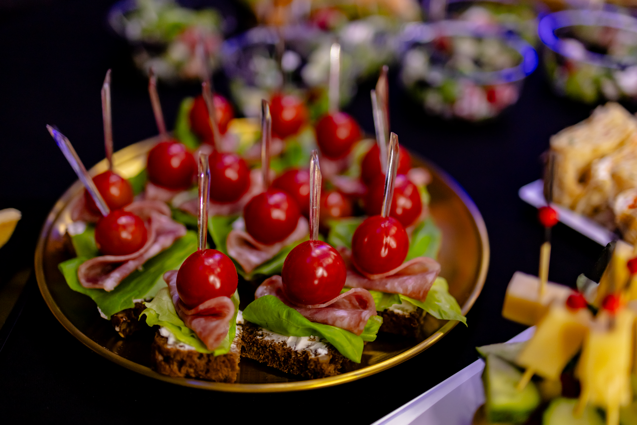 Арендовать Просторный лофт со сценой и фотозонами