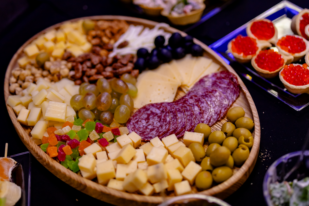 Арендовать Просторный лофт со сценой и фотозонами