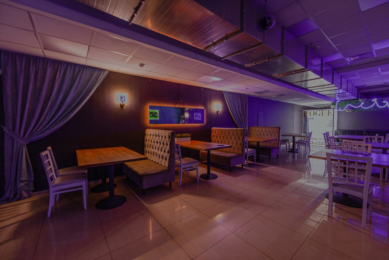 Арендовать Просторный лофт со сценой и фотозонами