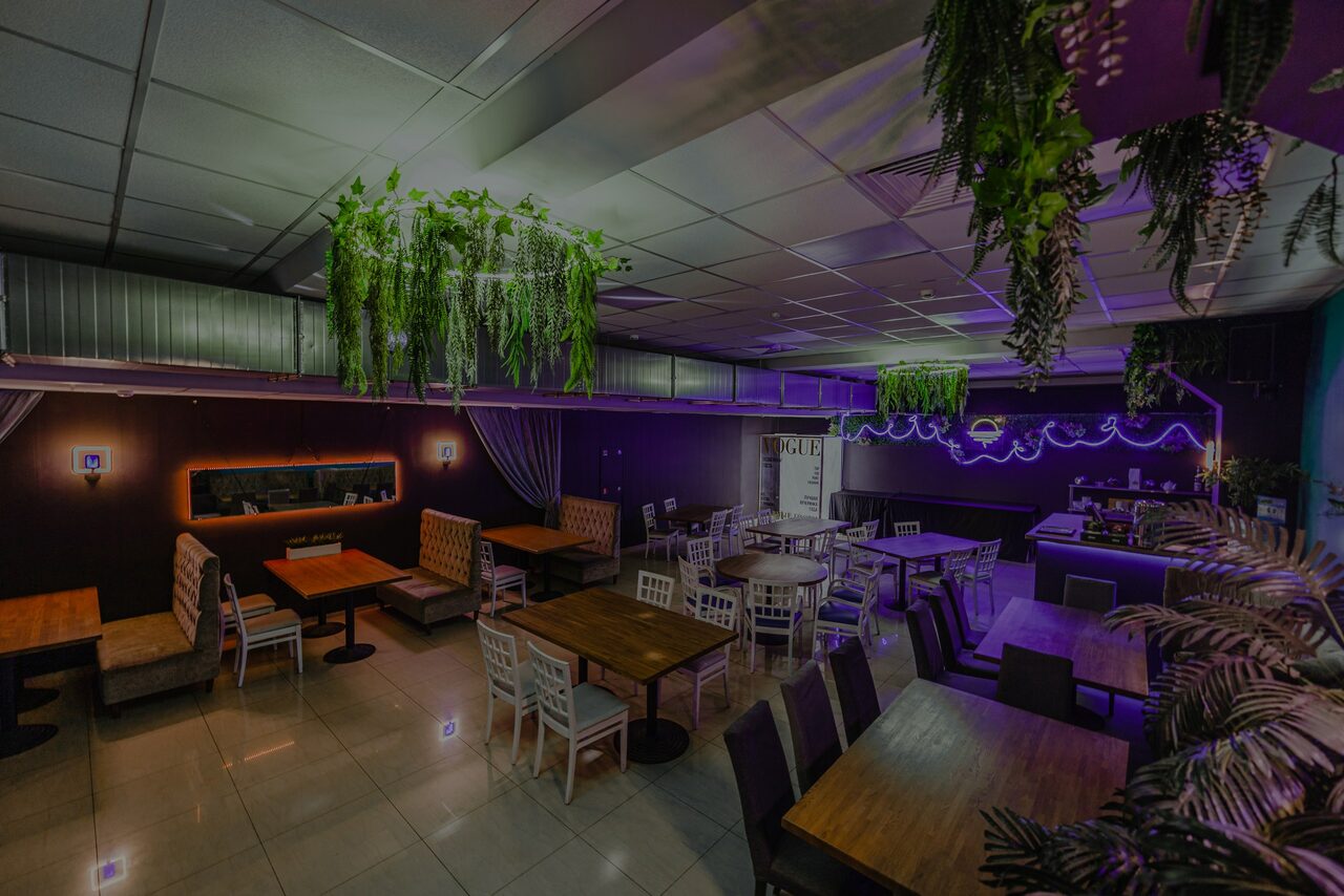 Арендовать Просторный лофт со сценой и фотозонами