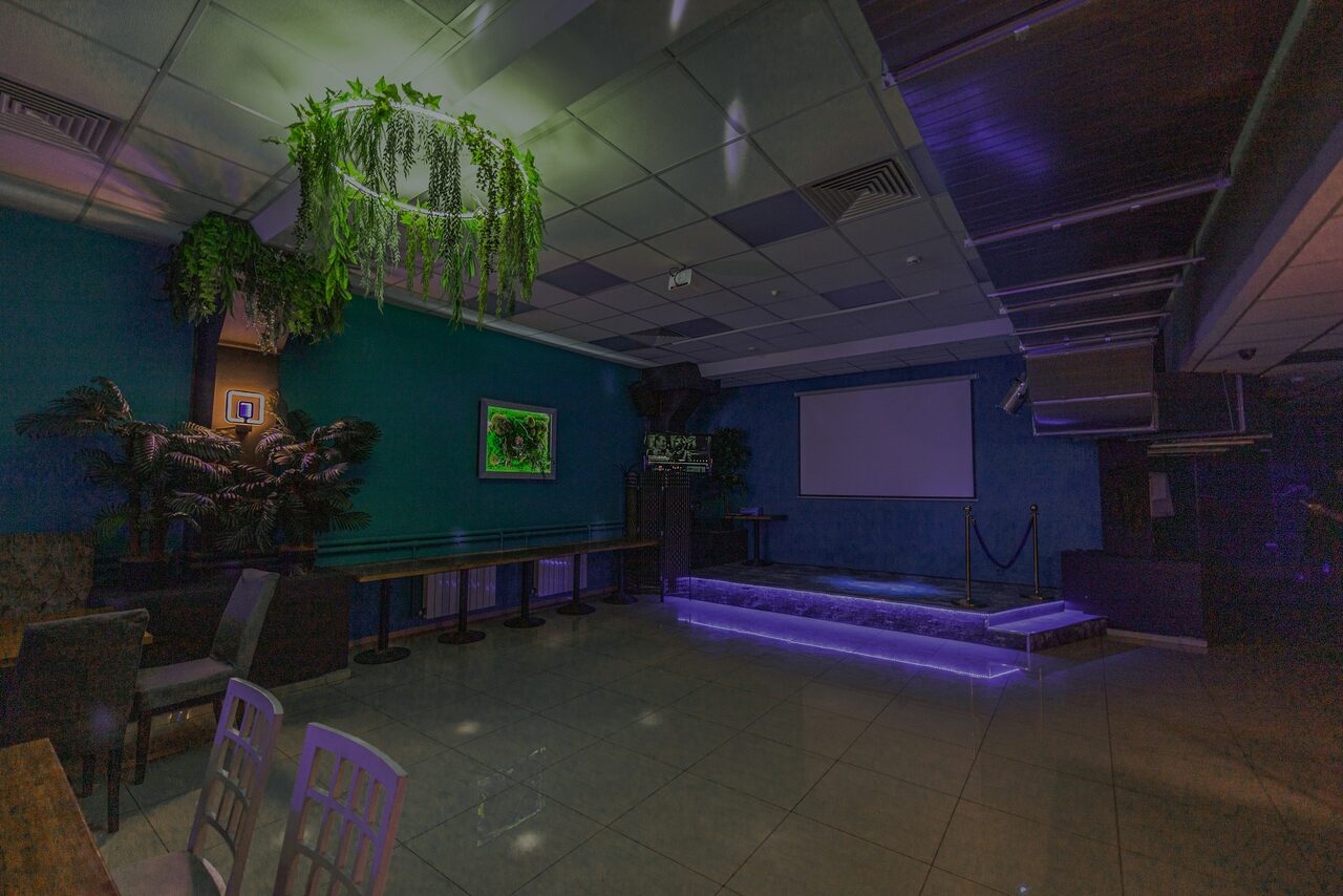 Арендовать Просторный лофт со сценой и фотозонами