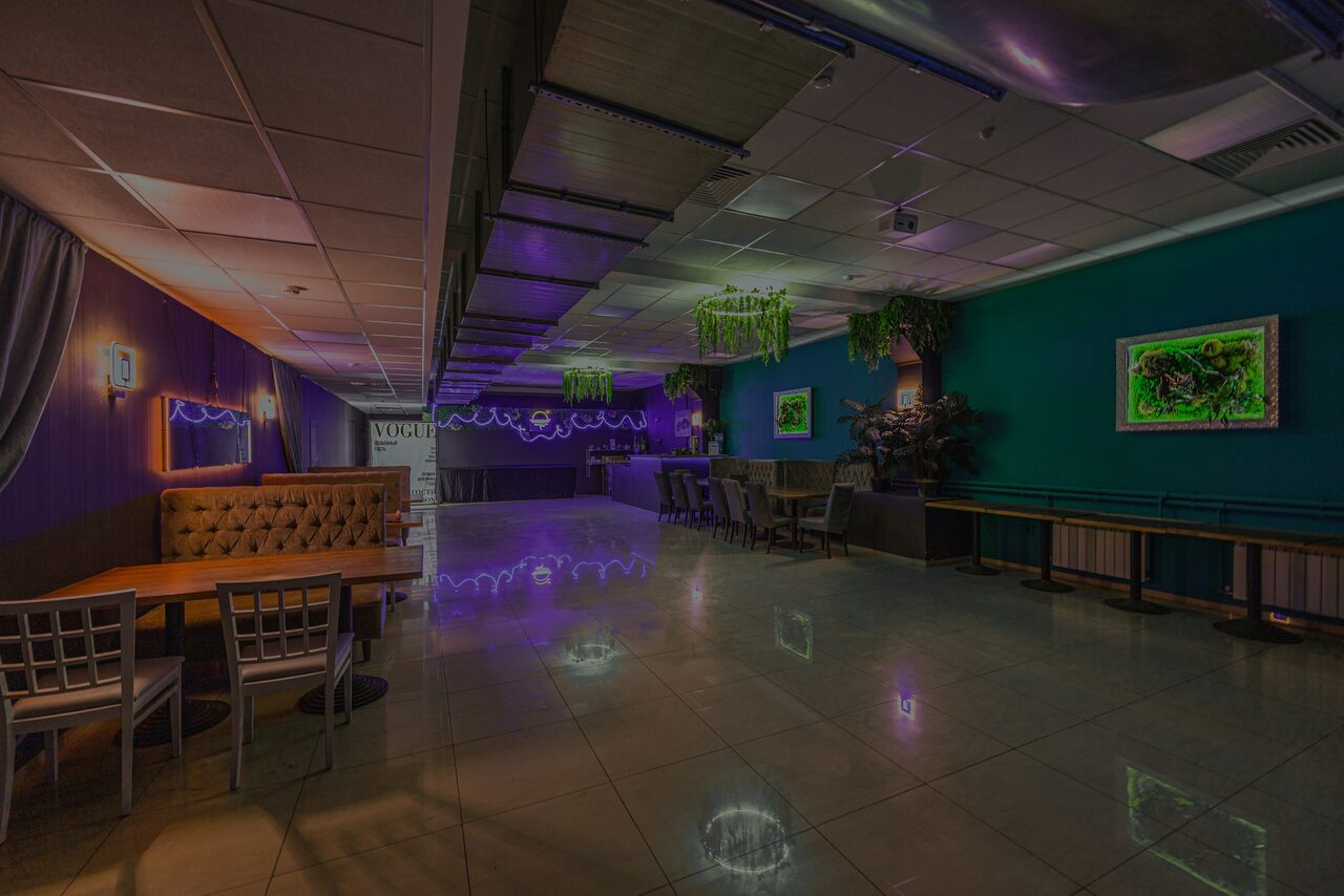 Арендовать Просторный лофт со сценой и фотозонами