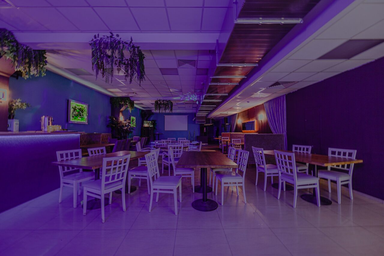 Арендовать Просторный лофт со сценой и фотозонами