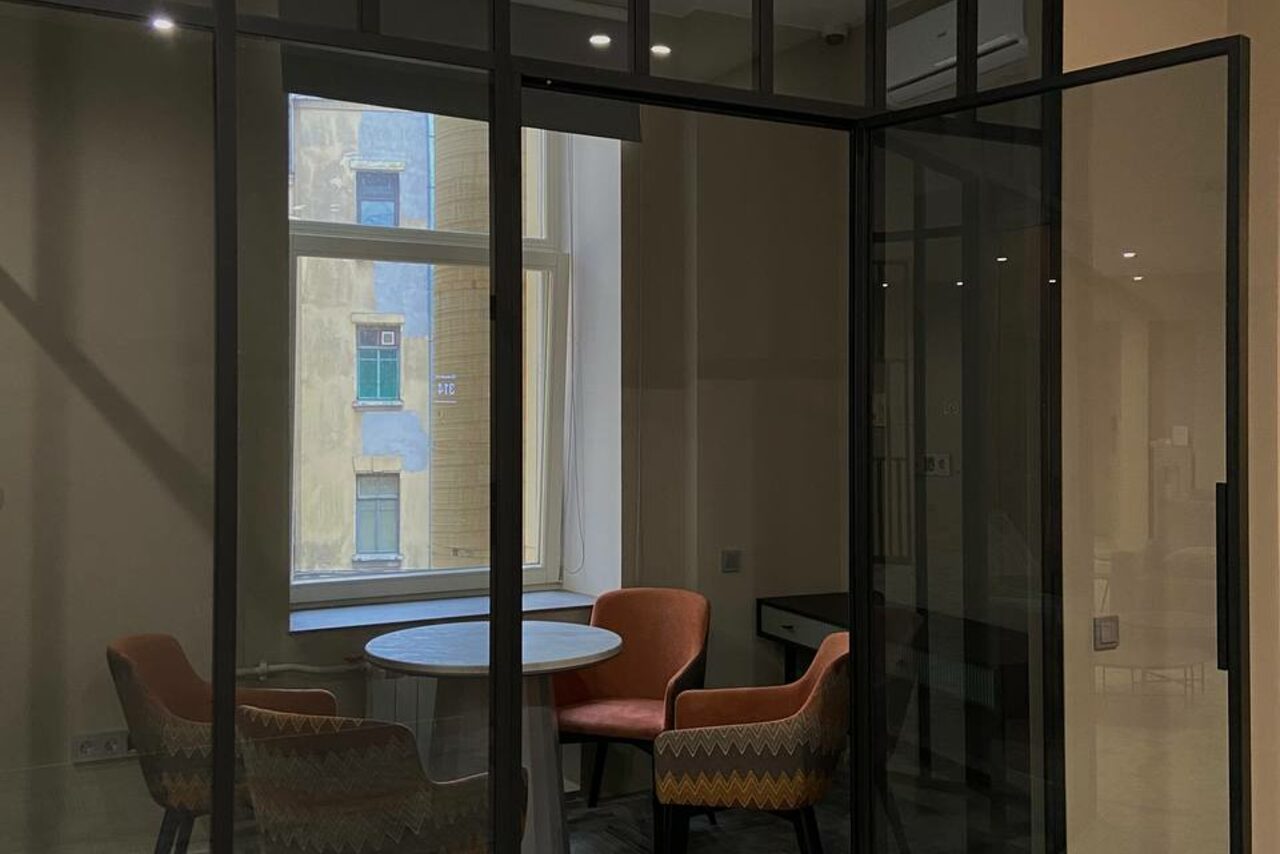 Арендовать Переговорная комната при отеле