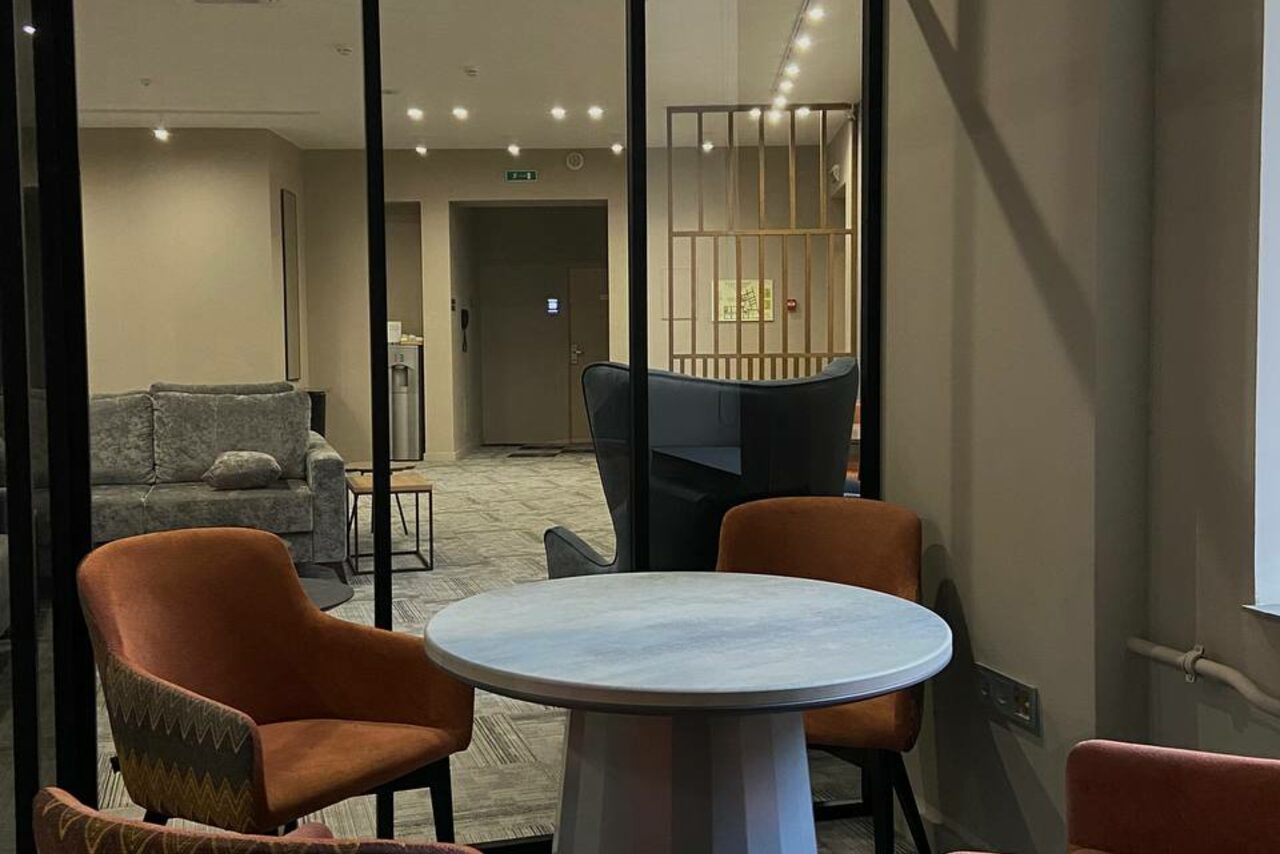 Арендовать Переговорная комната при отеле