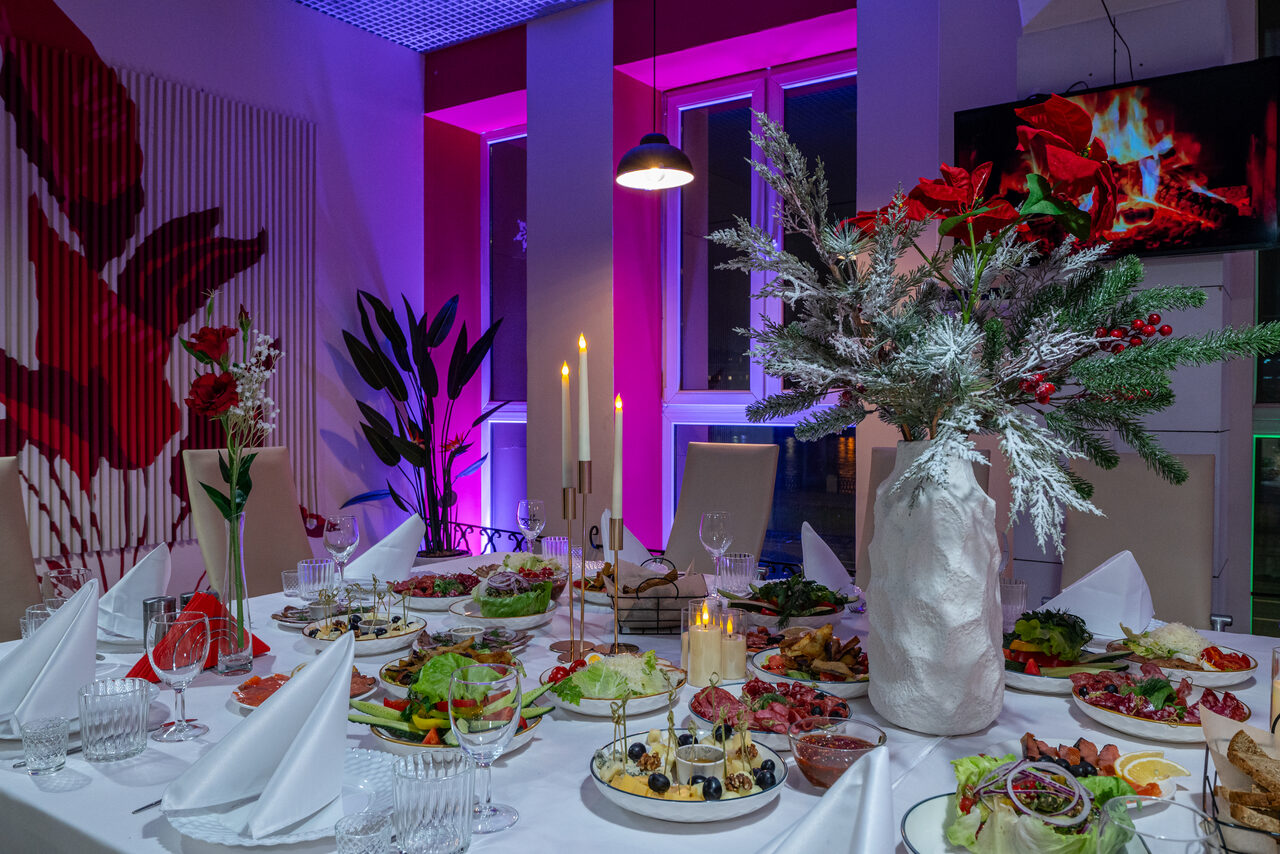 Арендовать Sea Grill. Лофт-бар под закрытие с видом на Неву