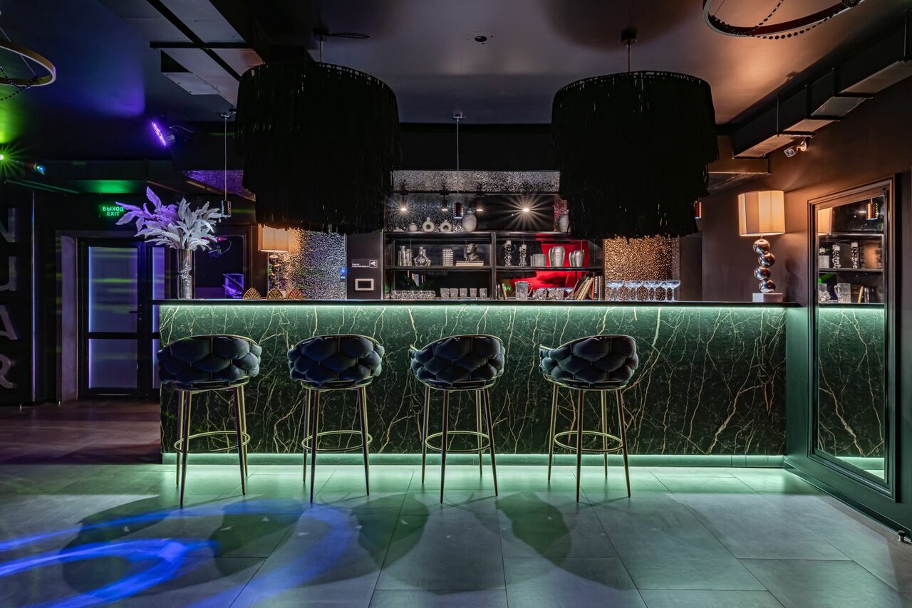 Арендовать Темный лофт-зал на мансардном этаже