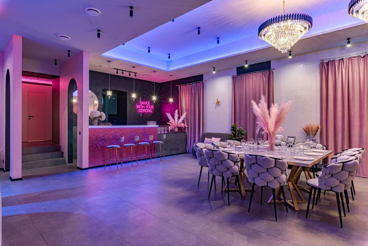 Арендовать Лофт-зал с дизайнерской отделкой