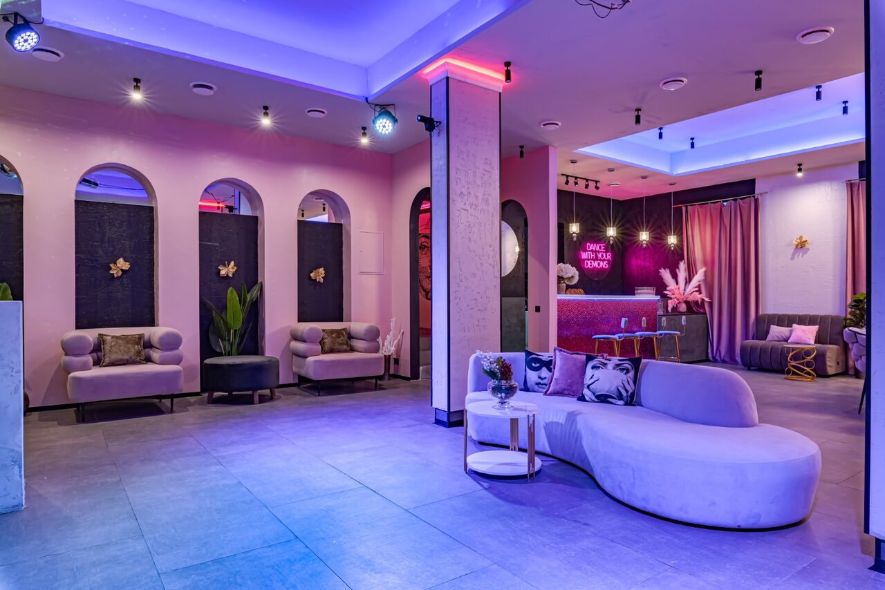 Арендовать Лофт-зал с дизайнерской отделкой