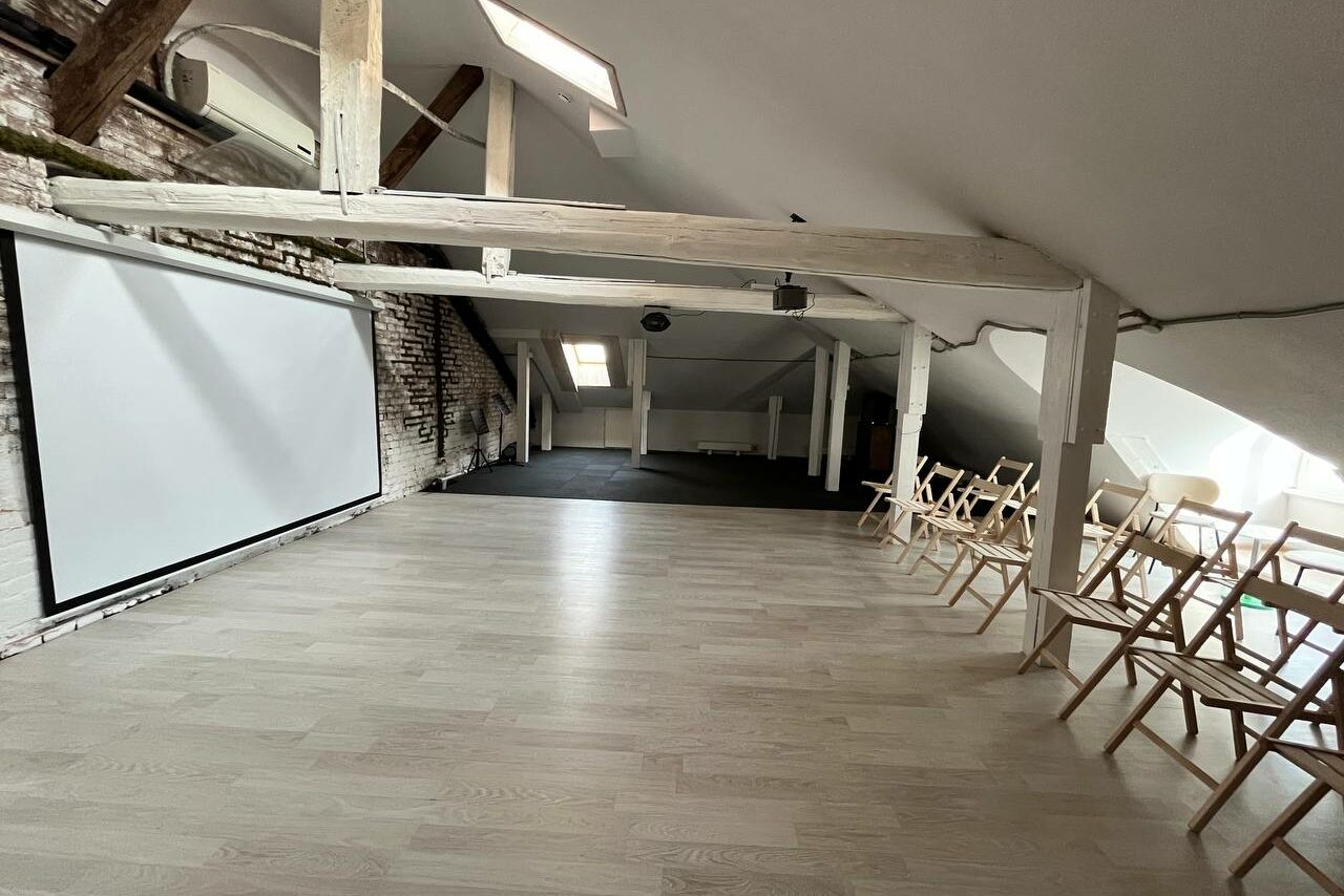 Арендовать Стильный многофункциональный лофт 