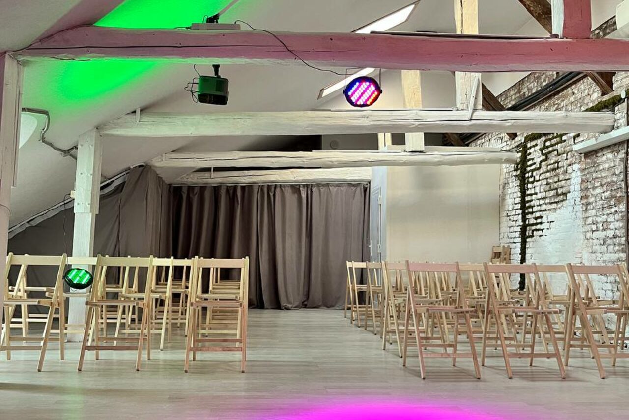 Арендовать Стильный многофункциональный лофт 