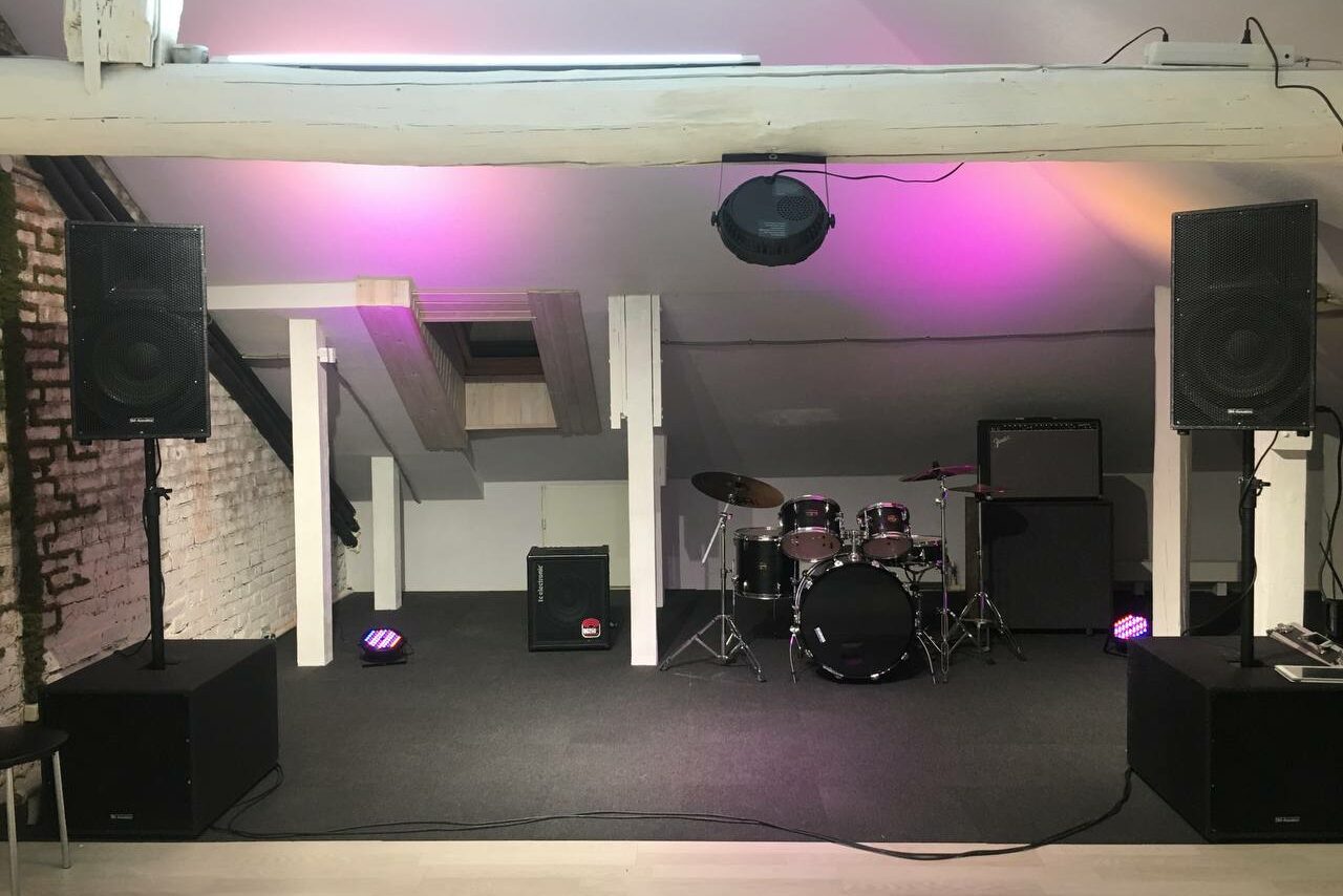 Арендовать Стильный многофункциональный лофт 