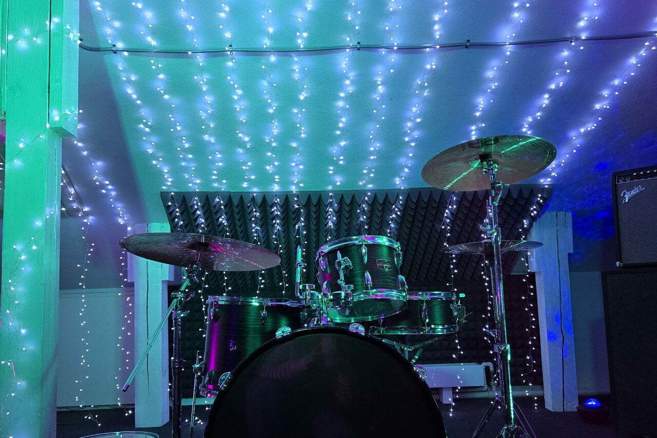 Арендовать Стильный многофункциональный лофт 