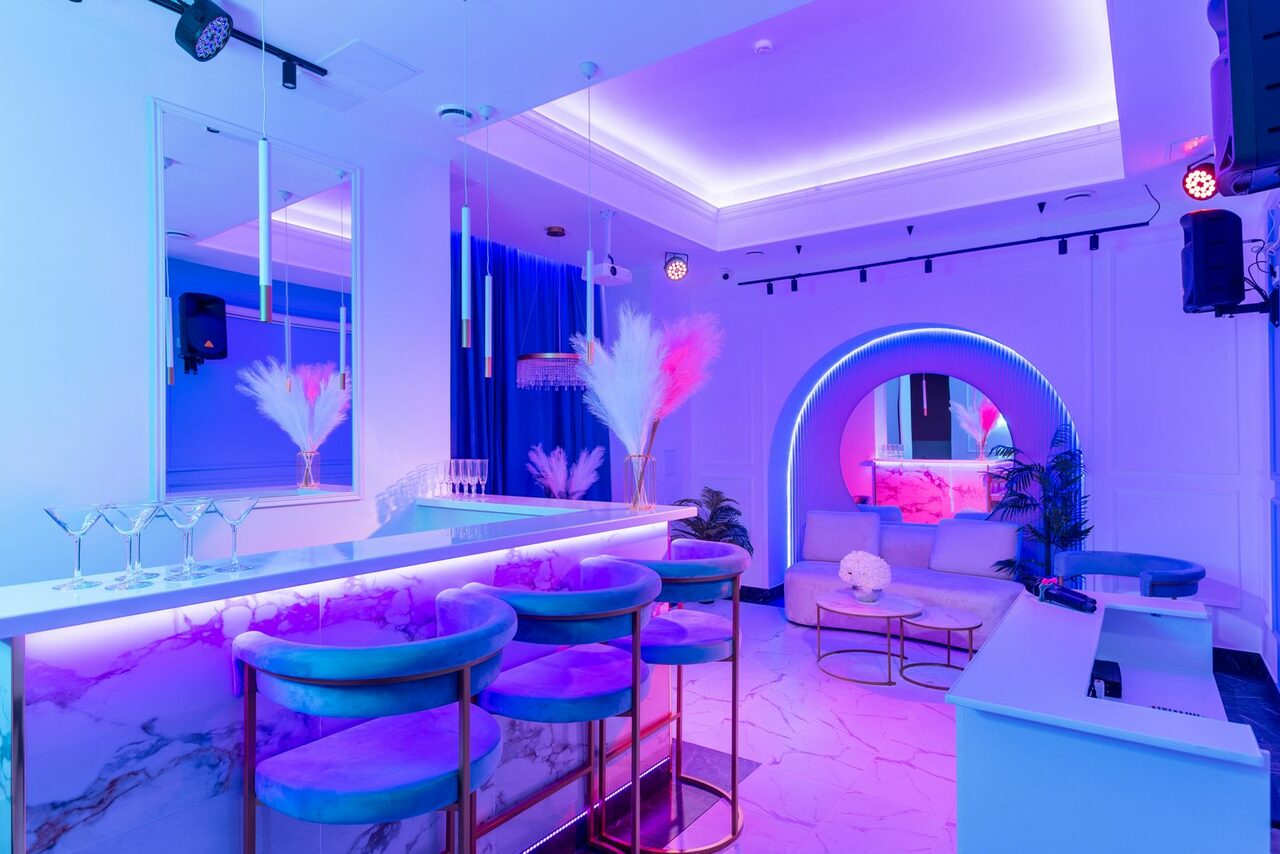 Арендовать Неоновый лофт для мероприятий