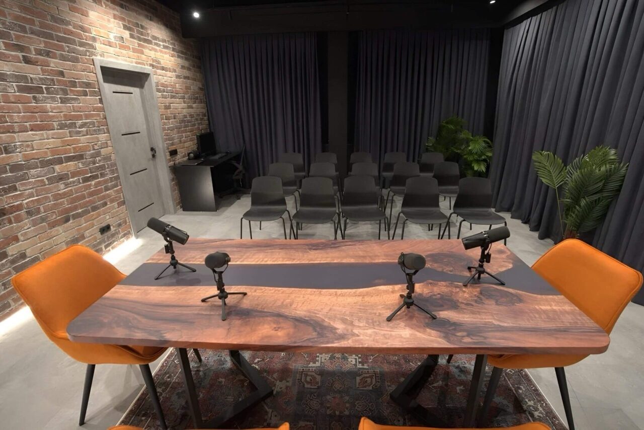 Арендовать Стильный зал для мероприятий