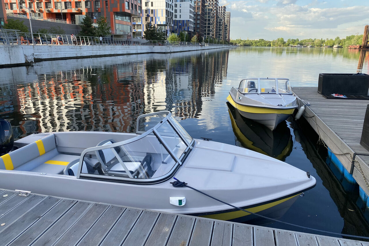 Арендовать Комфортный катер на 4 человек