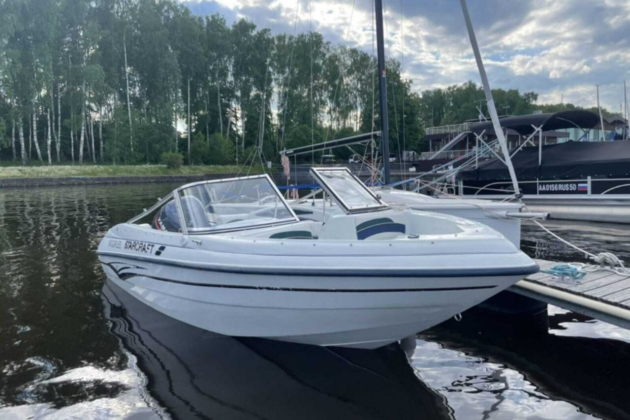 Арендовать Шестиместный современный катер