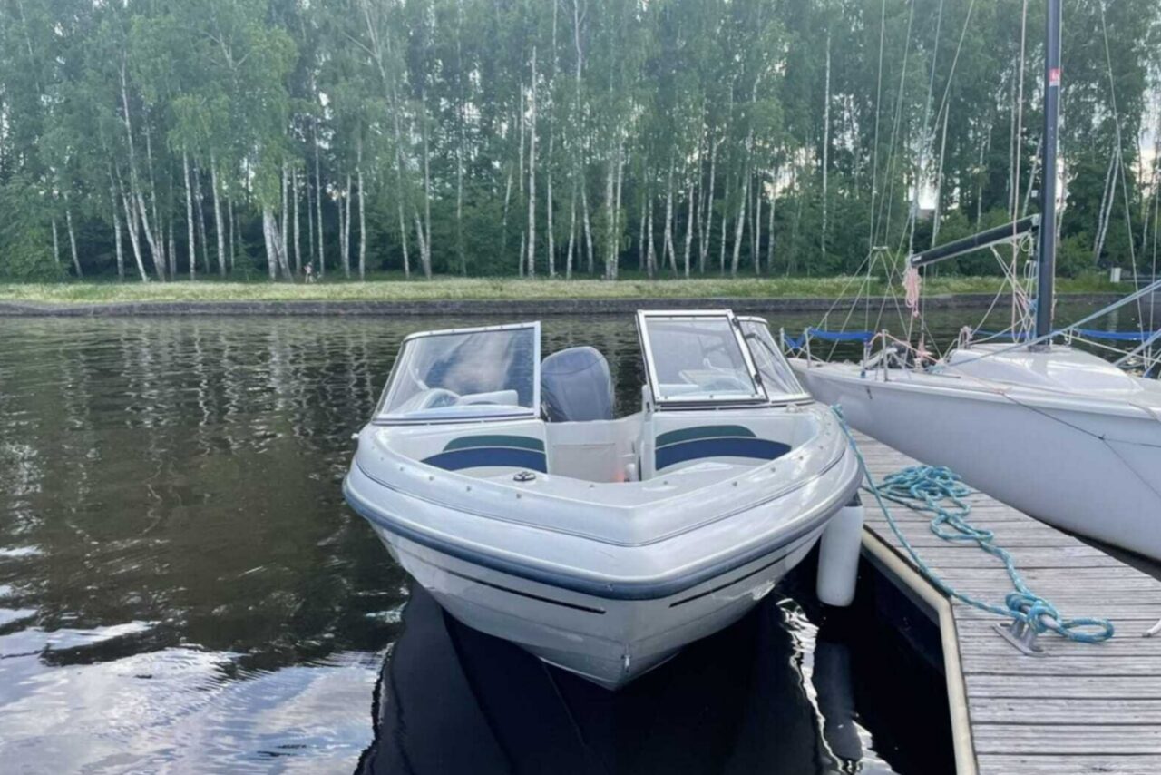 Арендовать Шестиместный современный катер