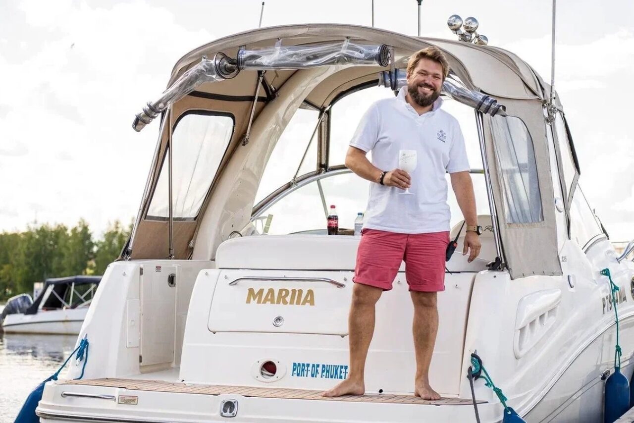 Арендовать Каютный круизный катер на 6 мест