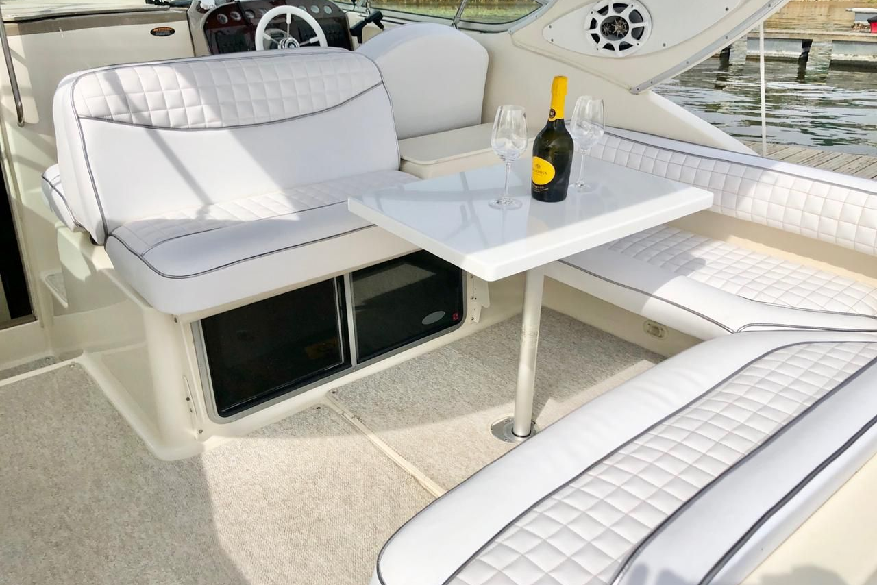 Арендовать Круизный катер с каютой на 7 человек