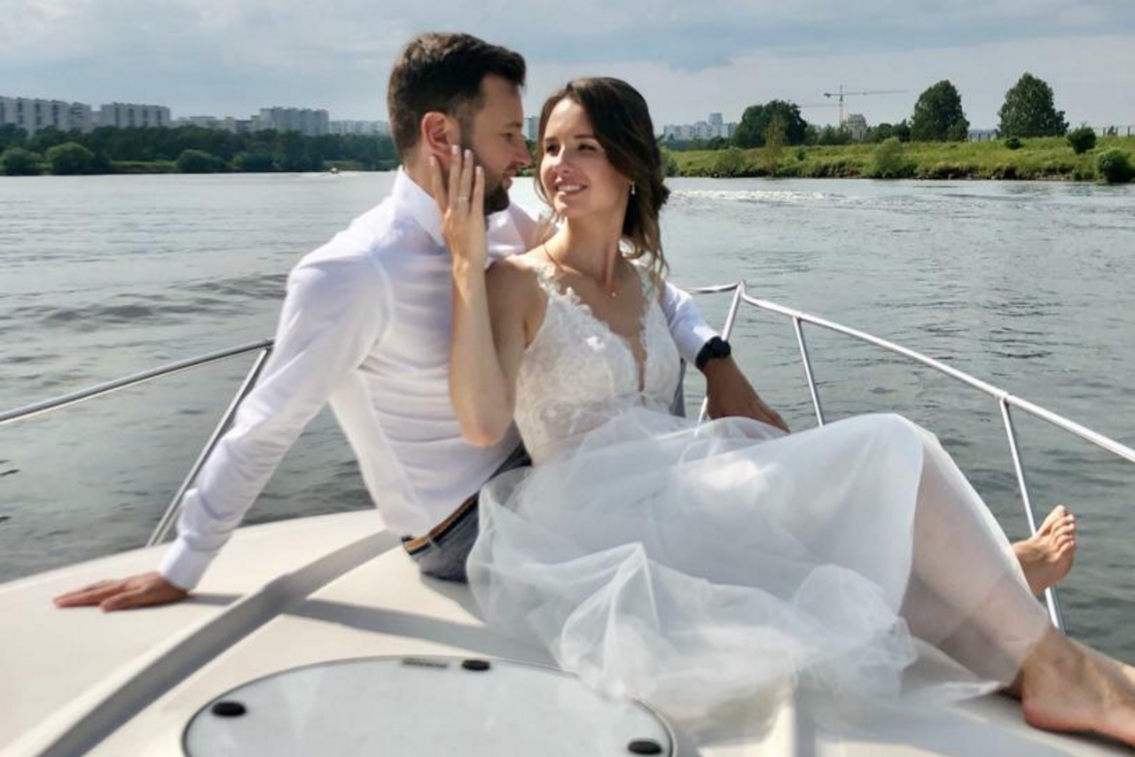 Арендовать Круизный катер с каютой на 7 человек