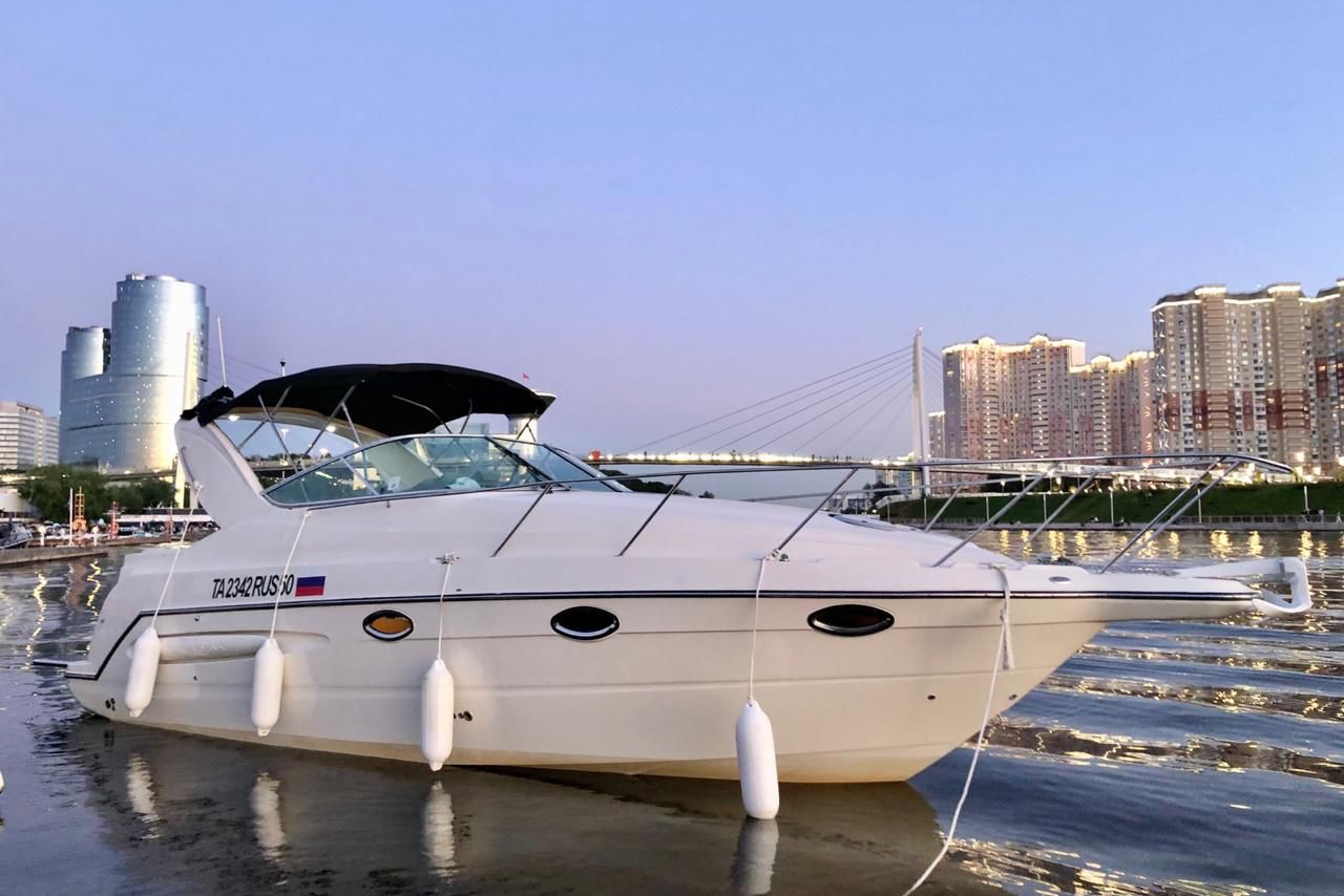 Арендовать Круизный катер с каютой на 7 человек