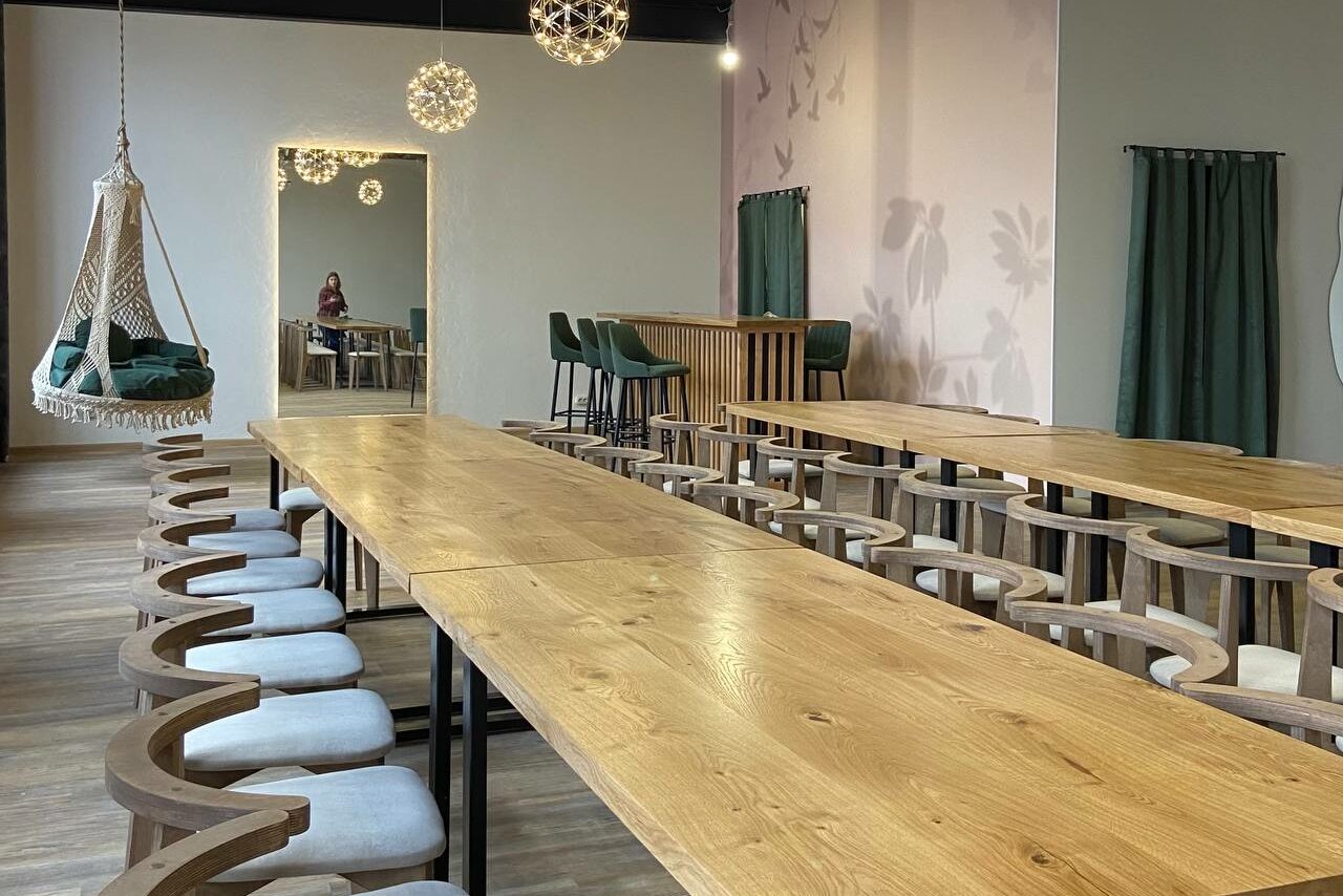 Арендовать Просторный лофт-зал с большими окнами