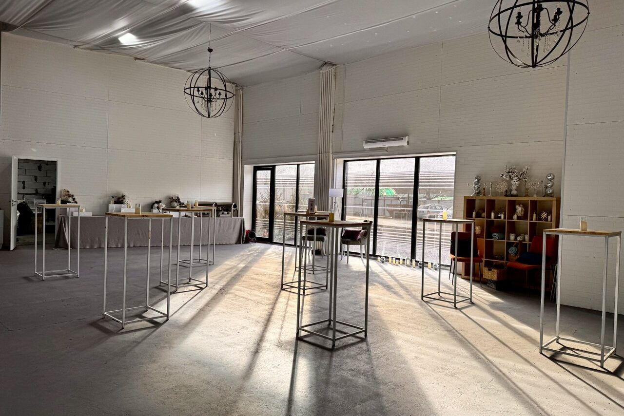 Арендовать Просторный лофт для конференций и тренингов