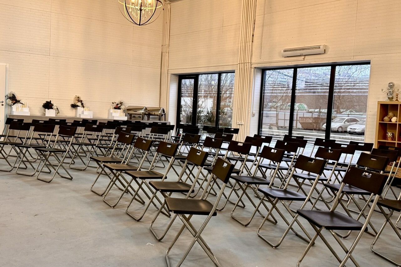 Арендовать Просторный лофт для конференций и тренингов